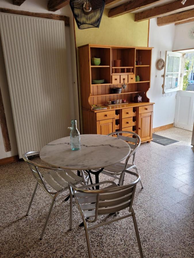 Gite De La Tour De Loire - 65 M2 Au Pied D'Une Tour De Gue Du 17Eme Siecle Mer エクステリア 写真