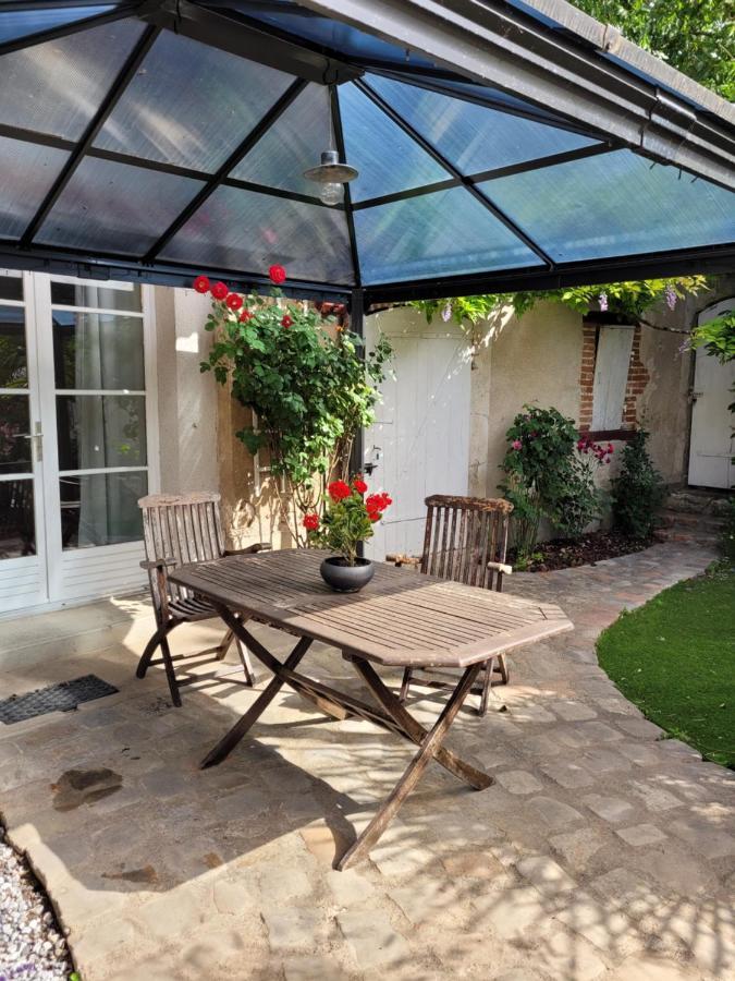 Gite De La Tour De Loire - 65 M2 Au Pied D'Une Tour De Gue Du 17Eme Siecle Mer エクステリア 写真