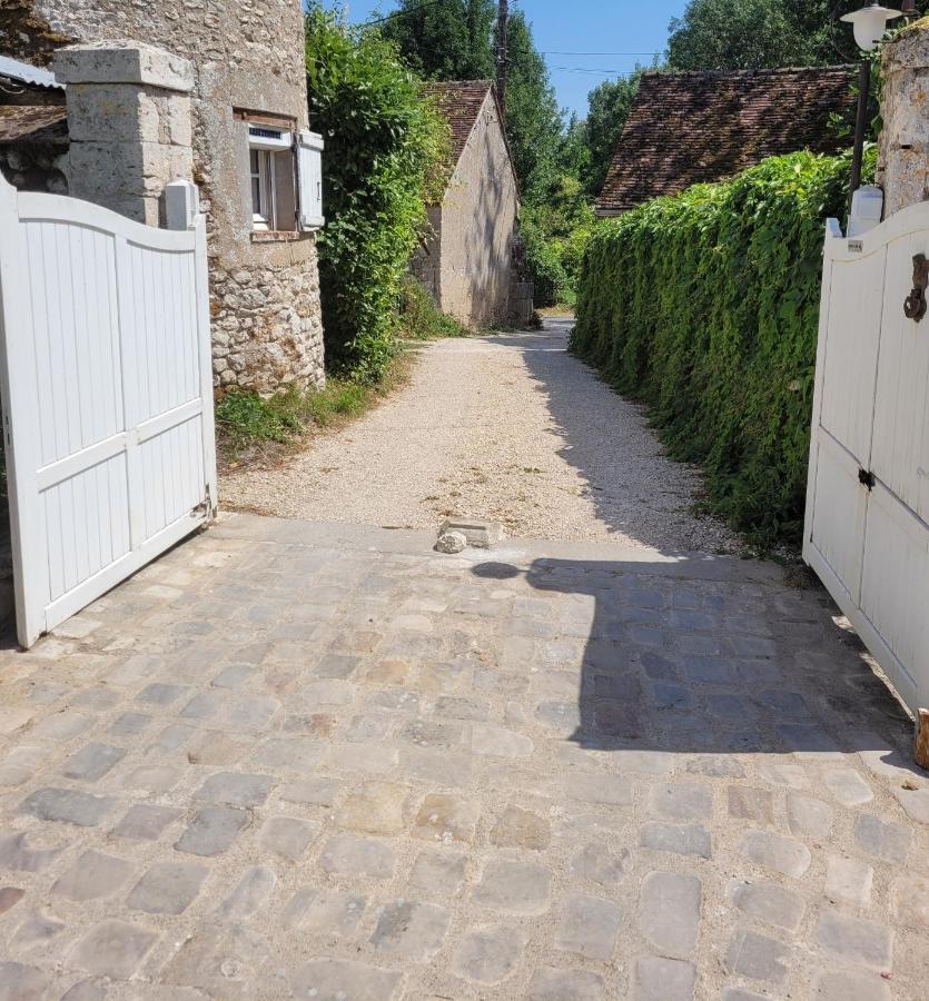 Gite De La Tour De Loire - 65 M2 Au Pied D'Une Tour De Gue Du 17Eme Siecle Mer エクステリア 写真